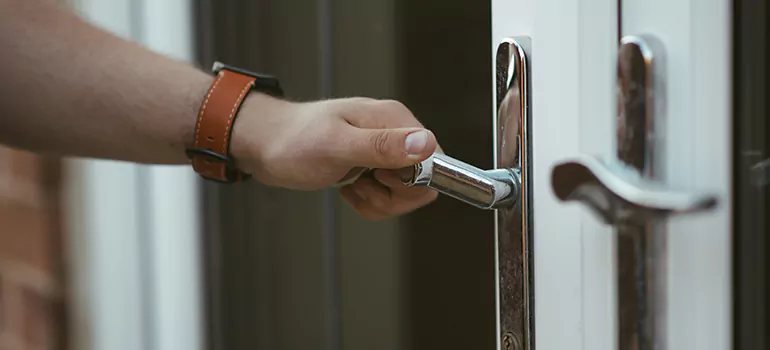 Lock Stile Activating Bracket in White Rose, ON